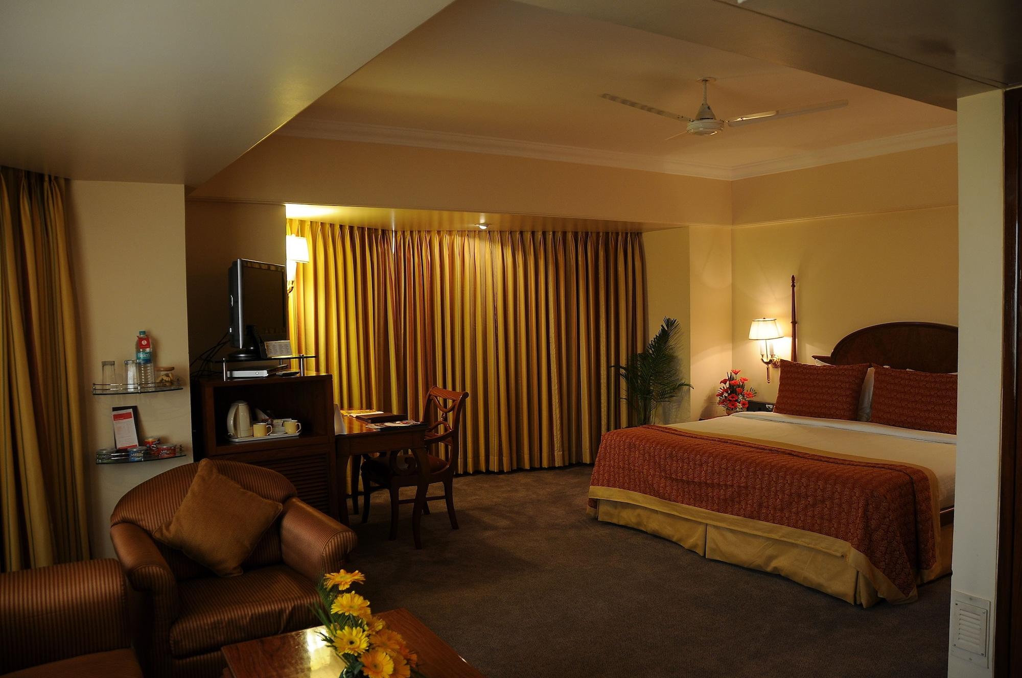 Ramada Plaza By Wyndham Palm Grove Hotel Mumbai Bagian luar foto A suite at the Taj Bengal