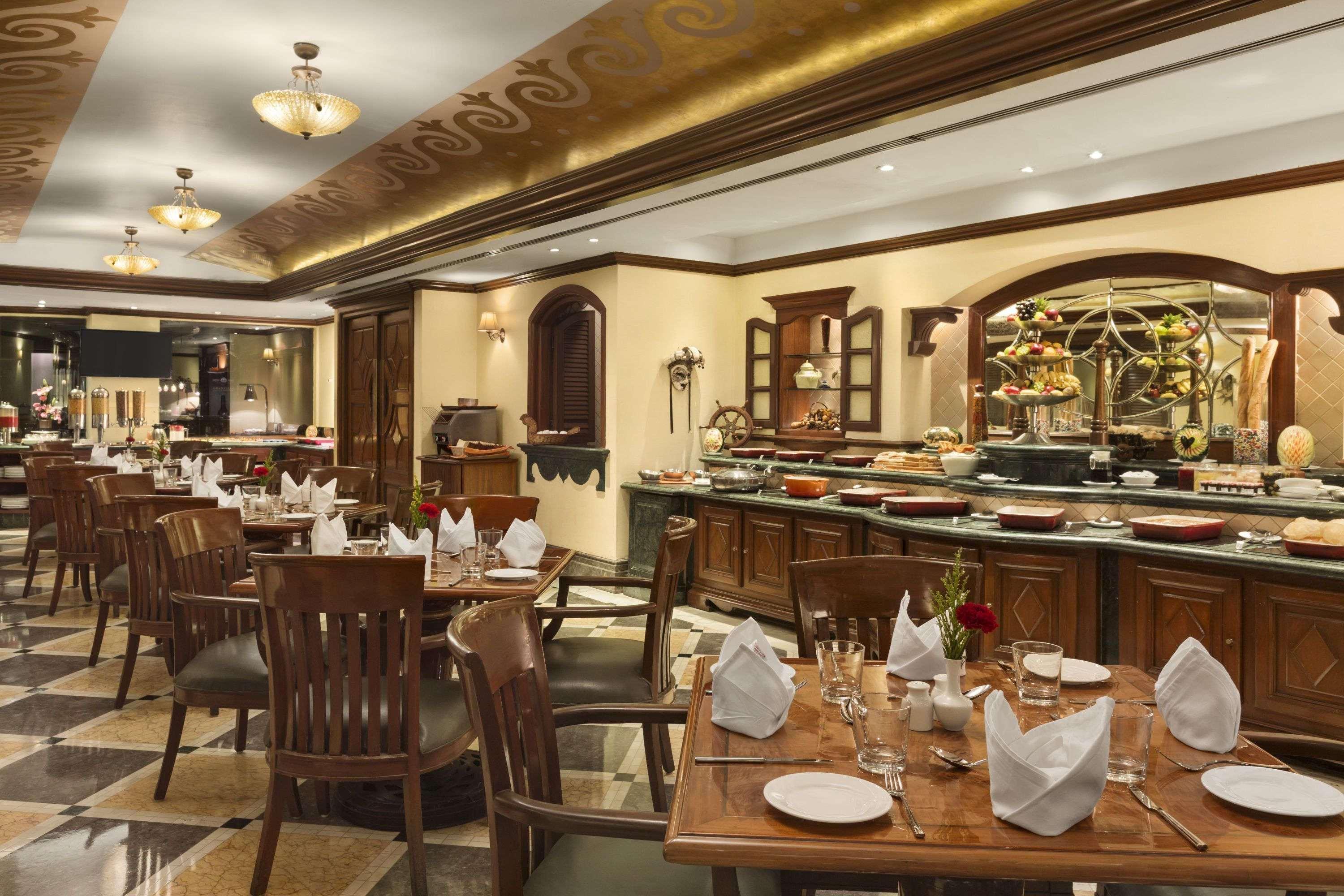 Ramada Plaza By Wyndham Palm Grove Hotel Mumbai Bagian luar foto The interior of a typical buffet restaurant