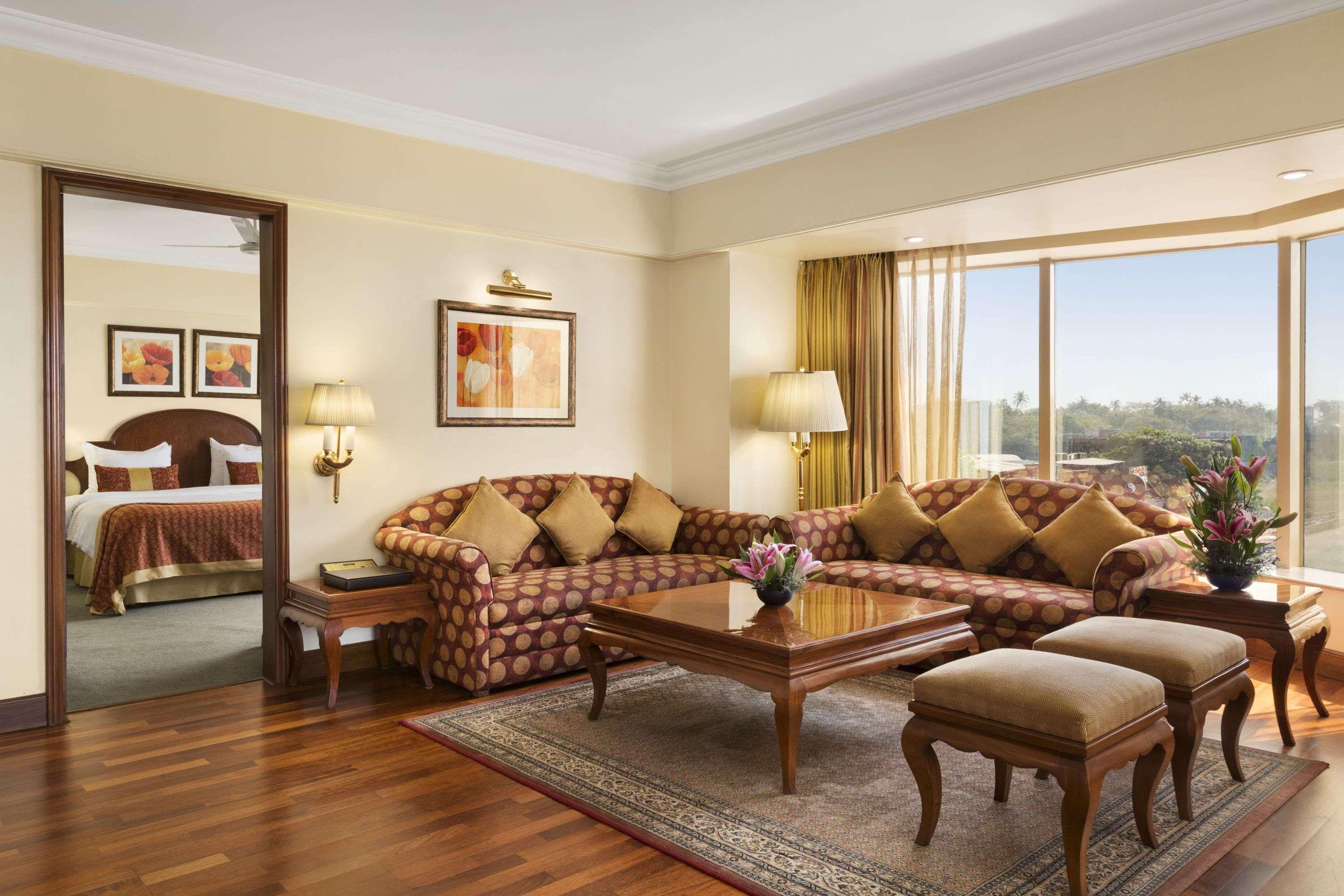 Ramada Plaza By Wyndham Palm Grove Hotel Mumbai Ruang foto A suite at the Taj Mahal Palace, Mumbai