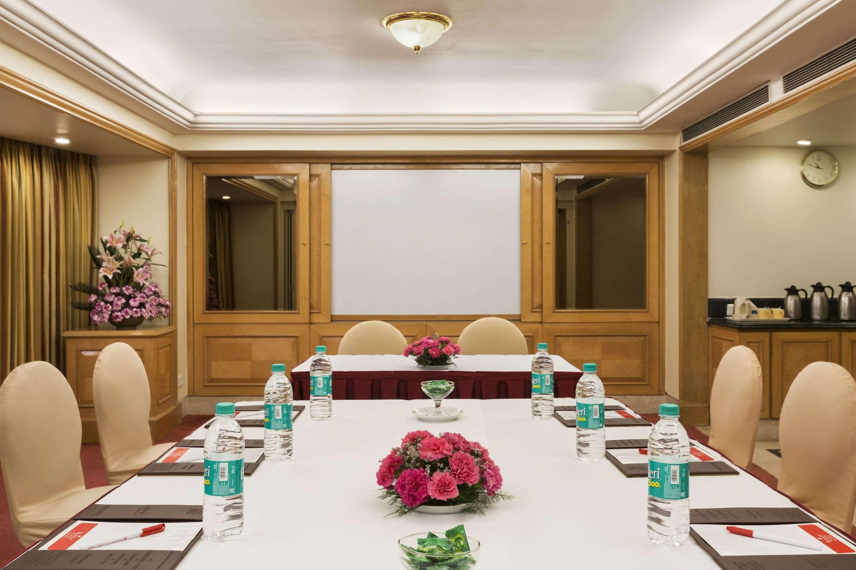 Ramada Plaza By Wyndham Palm Grove Hotel Mumbai Bagian luar foto Boardroom at the Taj Bengal