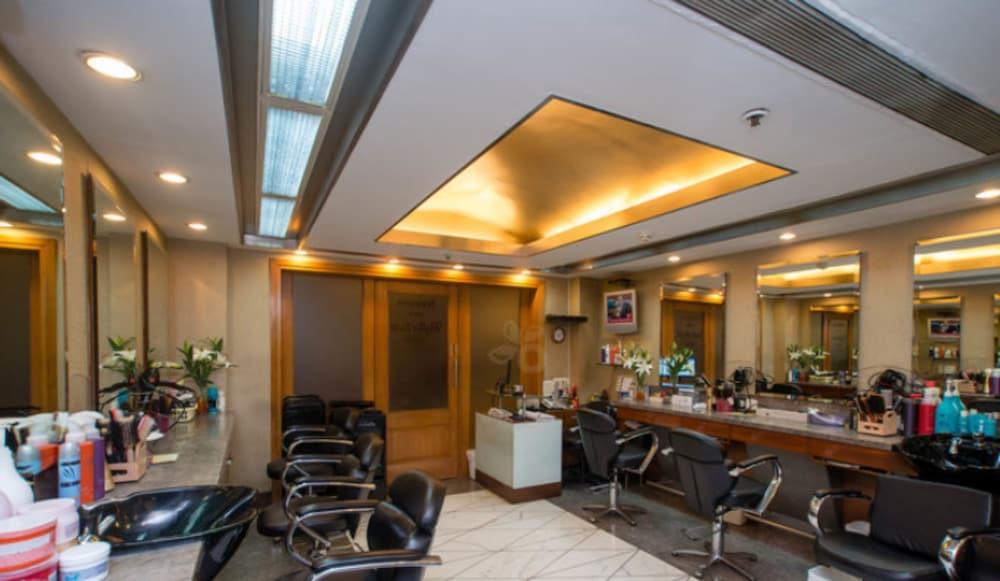 Ramada Plaza By Wyndham Palm Grove Hotel Mumbai Bagian luar foto Salon de Paris