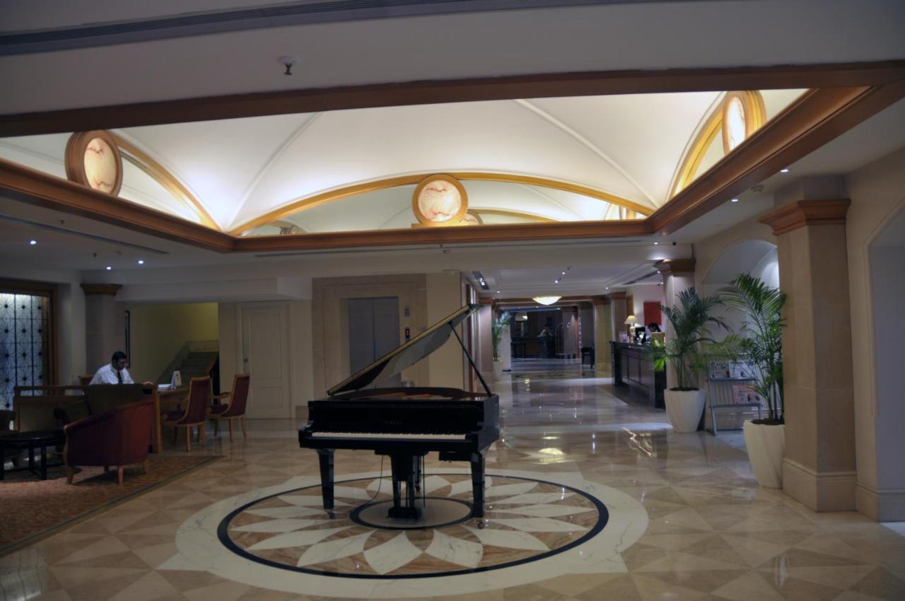Ramada Plaza By Wyndham Palm Grove Hotel Mumbai Bagian luar foto The lobby of the hotel