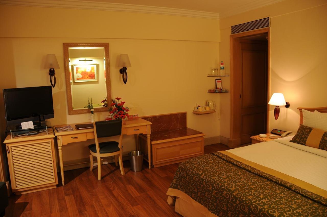 Ramada Plaza By Wyndham Palm Grove Hotel Mumbai Bagian luar foto A room at the Taj Bengal