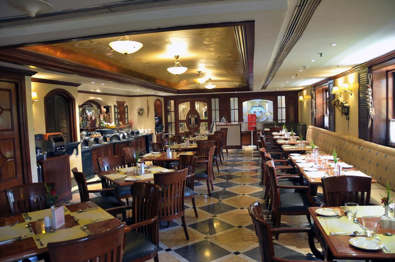 Ramada Plaza By Wyndham Palm Grove Hotel Mumbai Bagian luar foto The interior of the restaurant