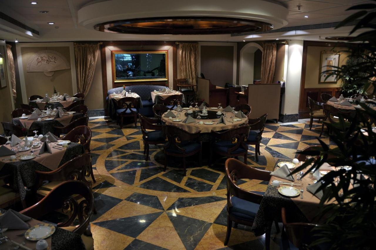 Ramada Plaza By Wyndham Palm Grove Hotel Mumbai Bagian luar foto The restaurant