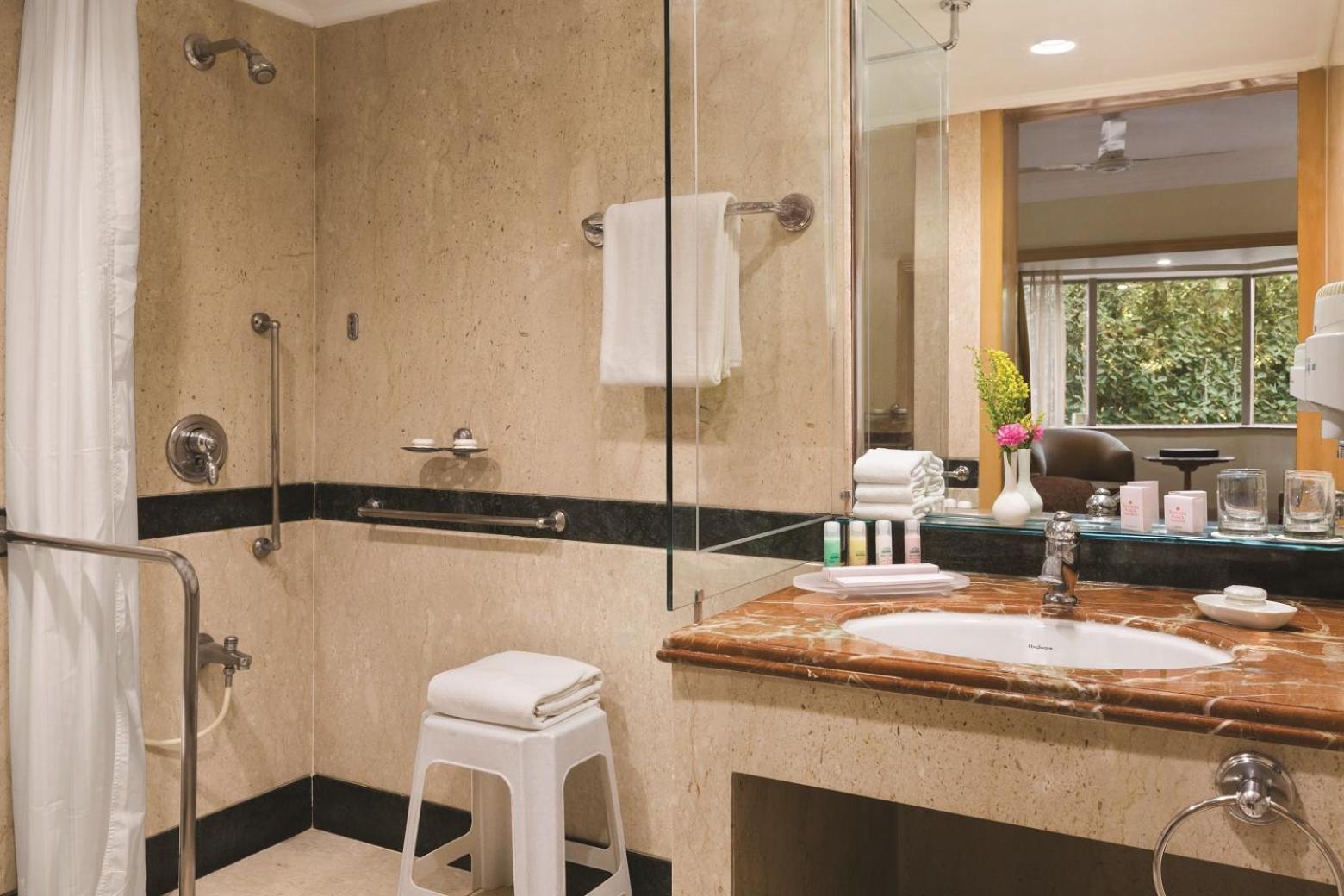 Ramada Plaza By Wyndham Palm Grove Hotel Mumbai Bagian luar foto
