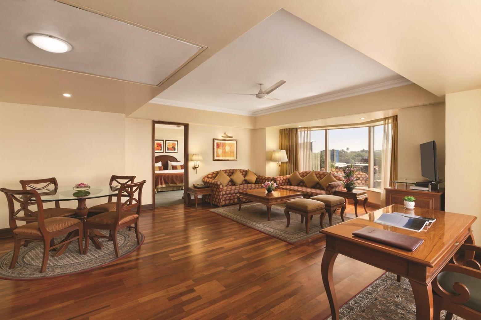 Ramada Plaza By Wyndham Palm Grove Hotel Mumbai Bagian luar foto