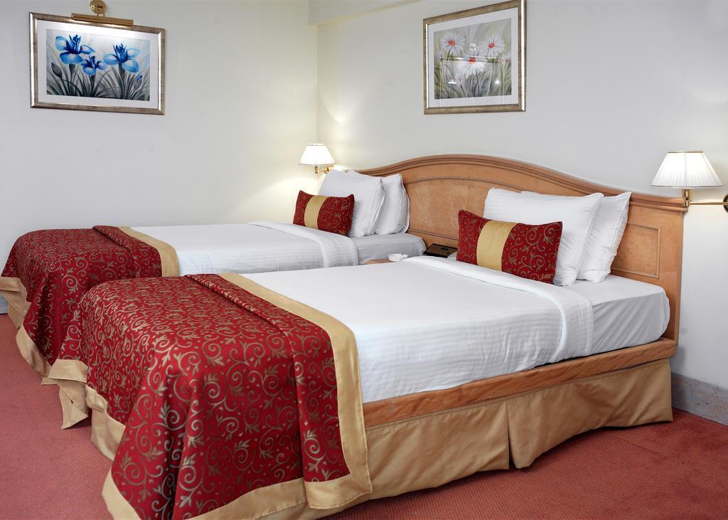 Ramada Plaza By Wyndham Palm Grove Hotel Mumbai Bagian luar foto A guest room at the hotel