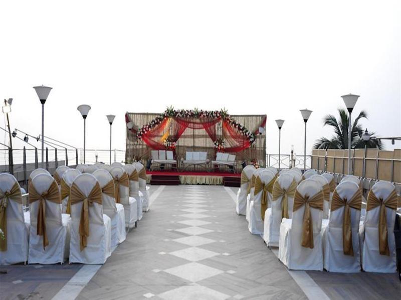 Ramada Plaza By Wyndham Palm Grove Hotel Mumbai Bagian luar foto A wedding in India